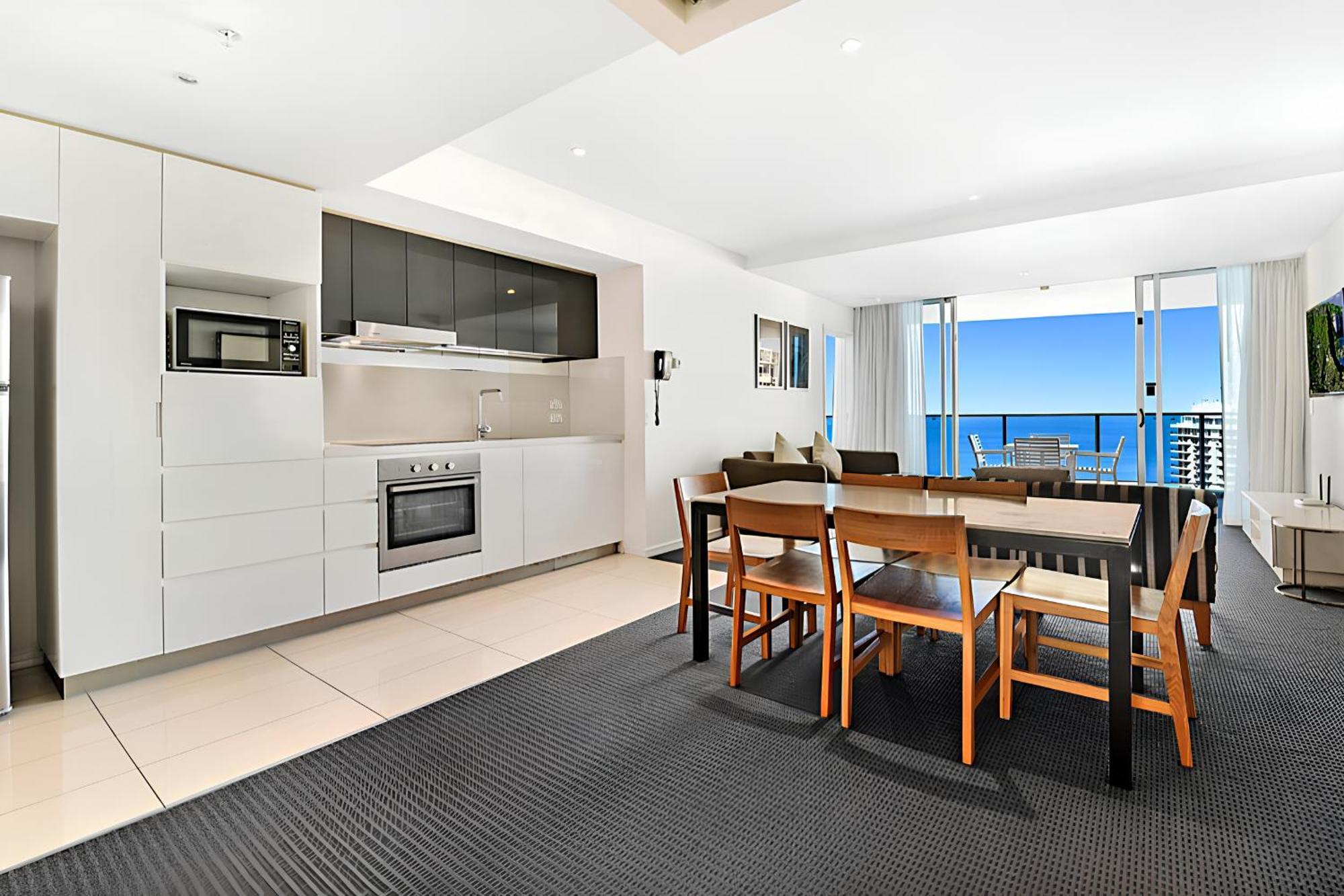 Number 1 H Residences - Wifi, Parking & More By Gold Coast Holidays Экстерьер фото