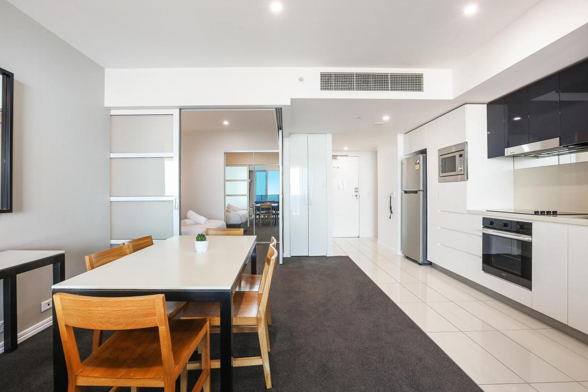 Number 1 H Residences - Wifi, Parking & More By Gold Coast Holidays Экстерьер фото