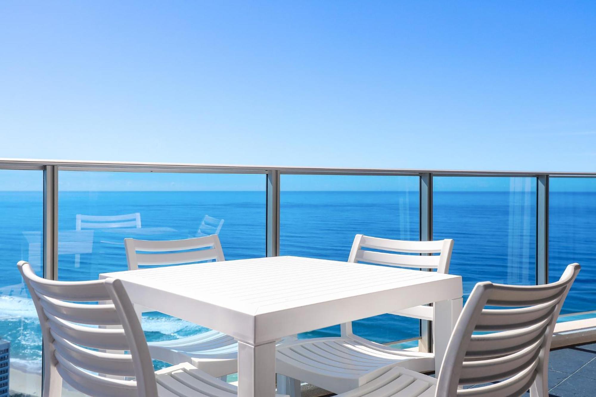 Number 1 H Residences - Wifi, Parking & More By Gold Coast Holidays Экстерьер фото